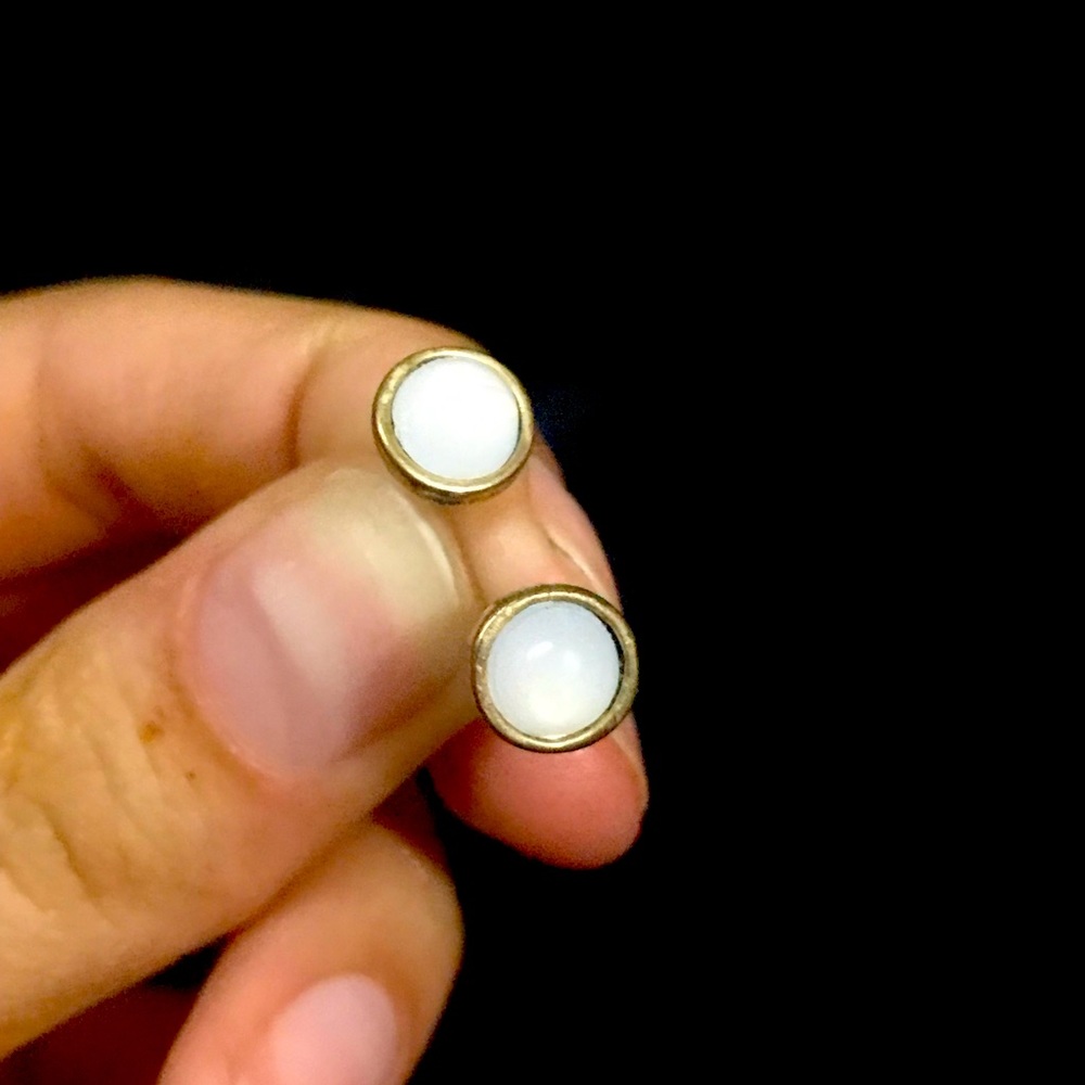 STUD EARRINGS SURROUNDED PEARL
